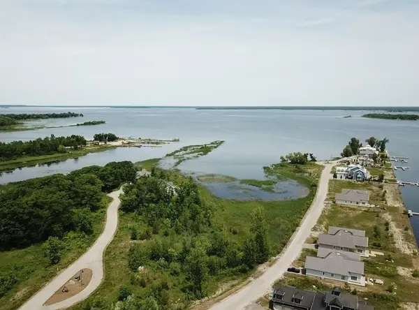 19 Dock LN, Tay, ON L0K 1R0