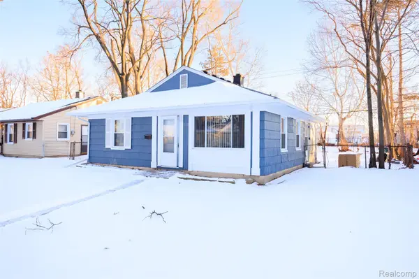 10111 Albany ST, Oak Park, MI 48237