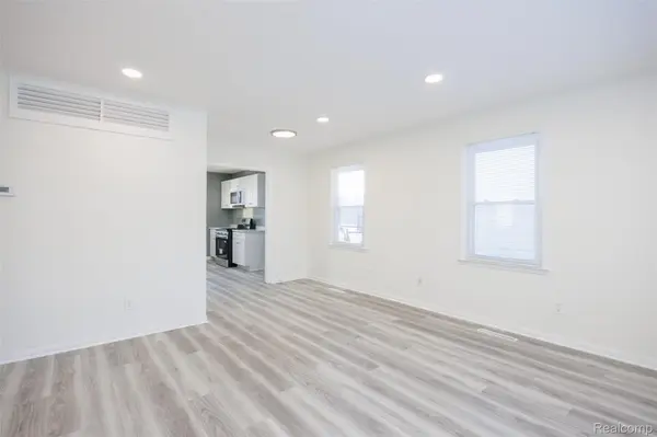 10111 Albany ST, Oak Park, MI 48237