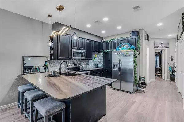 Tool, TX 75143,1933 Island Circle #B106