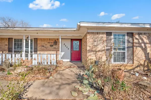 8209 Pearl Street, North Richland Hills, TX 76180