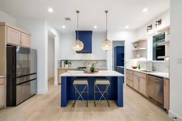 Dallas, TX 75223,807 S Glasgow Drive