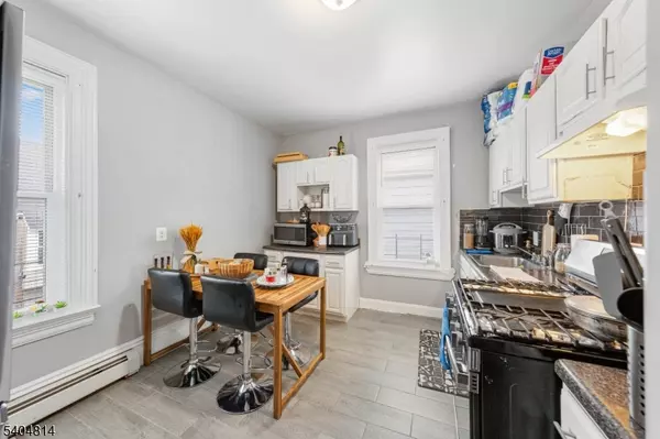 Newark City, NJ 07107,267 6th Ave W