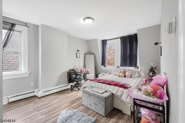 Newark City, NJ 07107,267 6th Ave W