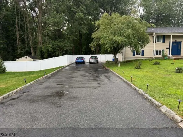 31 Green Dr, East Hanover Twp., NJ 07936