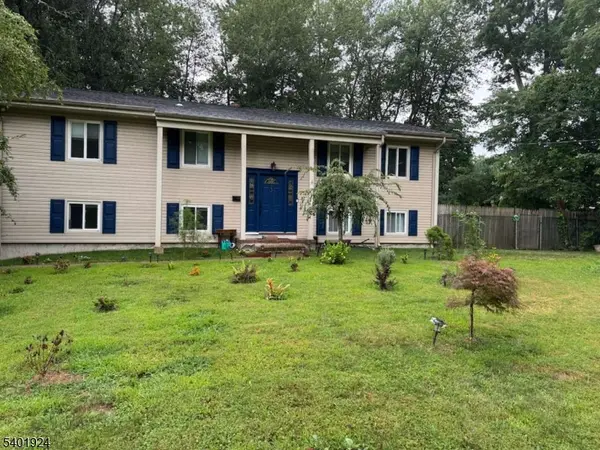 31 Green Dr, East Hanover Twp., NJ 07936