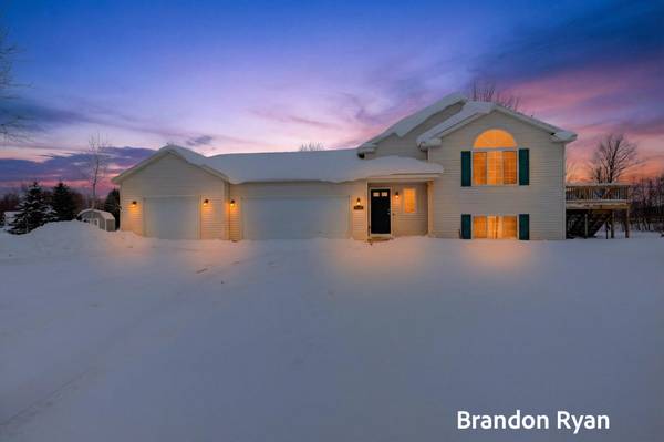 2050 Stag CT NE, Cedar Springs, MI 49319