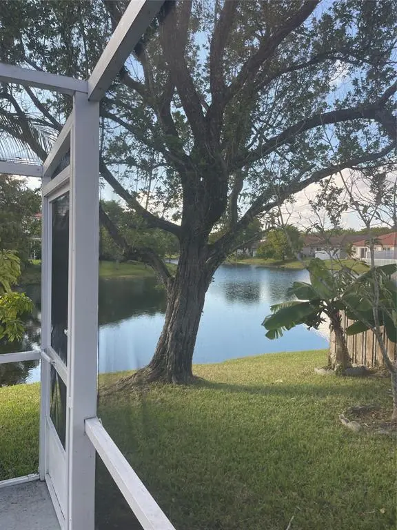 Plantation, FL 33317,139 NW 72nd Ave