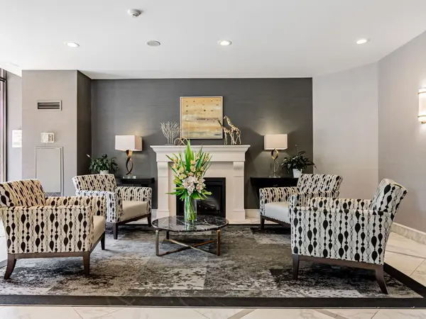 100 Observatory LN #806, Richmond Hill, ON L4C 1T4