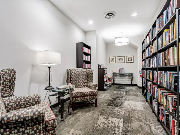 100 Observatory LN #806, Richmond Hill, ON L4C 1T4