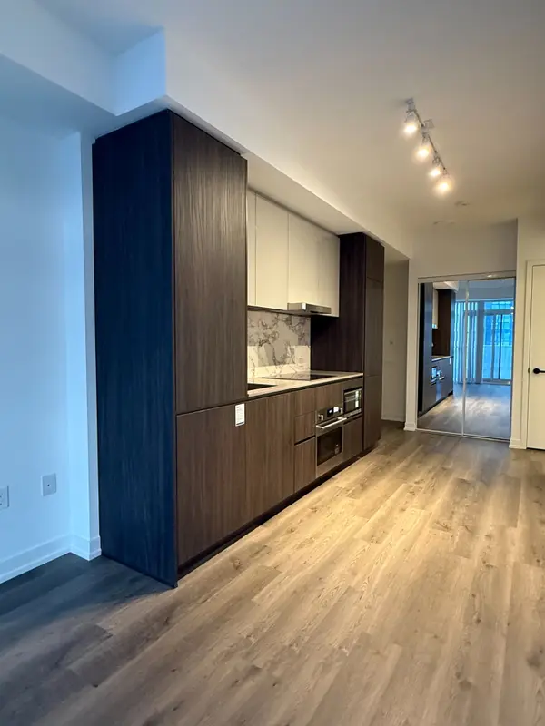 Vaughan, ON L4K 0R2,8 Interchange WAY #5201