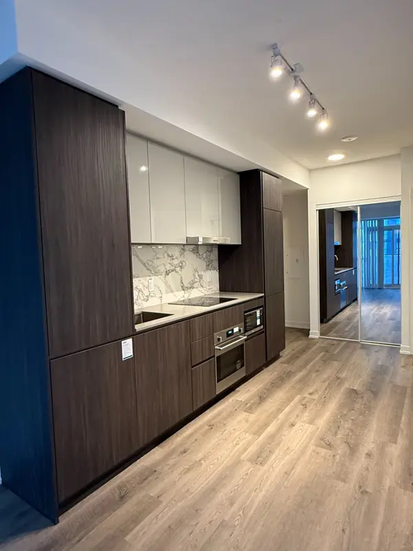 Vaughan, ON L4K 0R2,8 Interchange WAY #5201