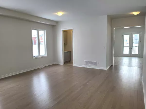 Georgina, ON L4P 0T3,9 Cecil Saunders DR