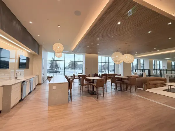 Vaughan, ON L4K 0N9,8960 Jane ST S #427