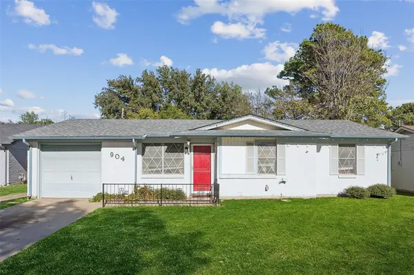 Bedford, TX 76022,904 Nelson Terrace