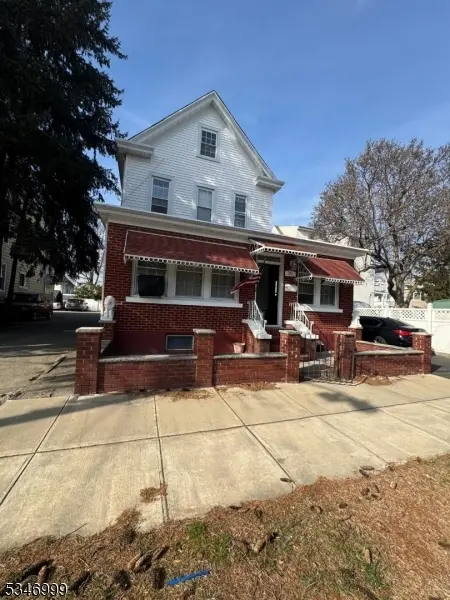 39 Grand St, Garfield City, NJ 07026