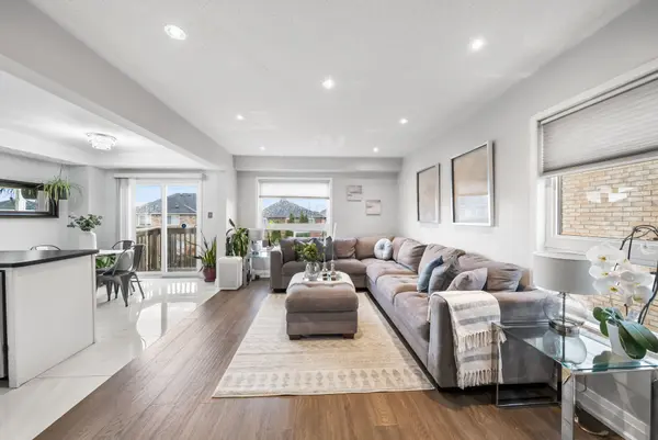 205 Bean CRES, Ajax, ON L1T 4K4