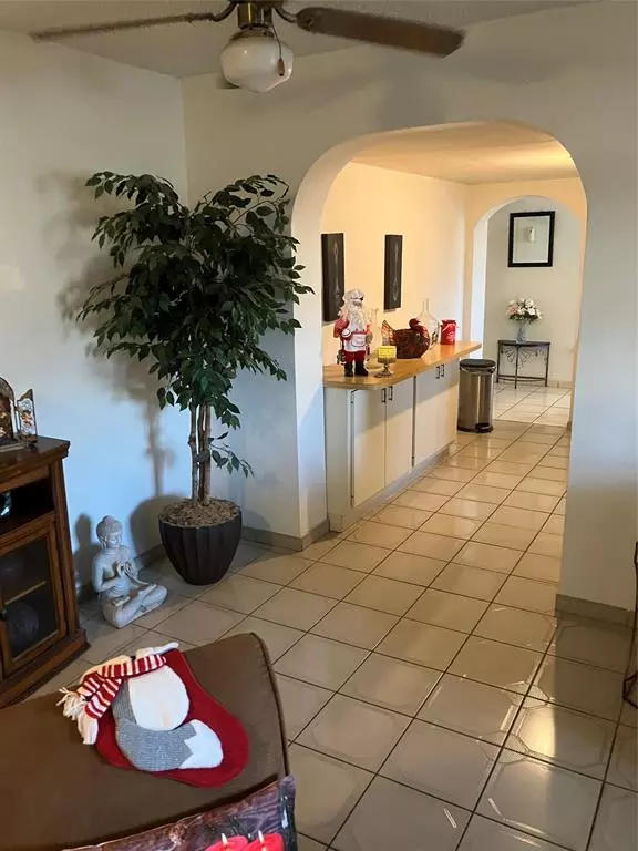 Hialeah, FL 33015,7960 NW 174th St