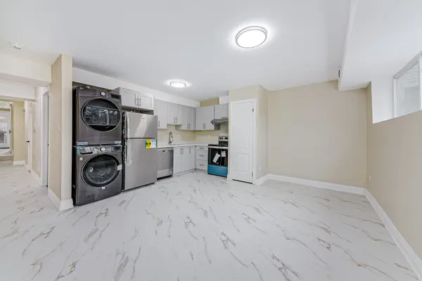 Barrie, ON L4M 3K7,98 Peel ST #1