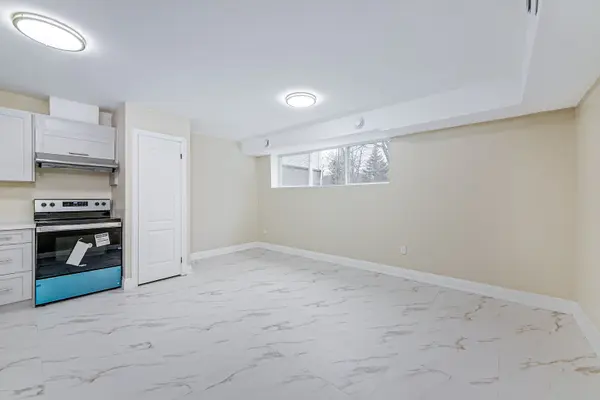 Barrie, ON L4M 3K7,98 Peel ST #1