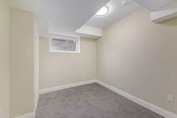 Barrie, ON L4M 3K7,98 Peel ST #1