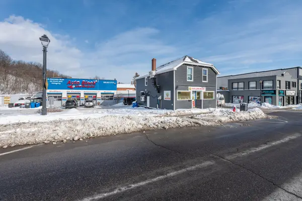 Caledon, ON L7E 1C1,65 Queen ST N