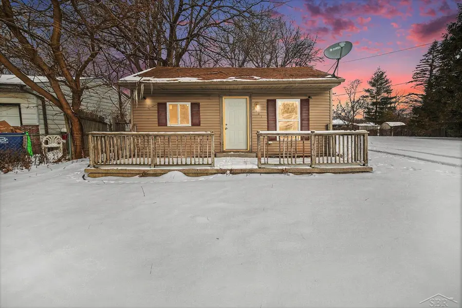 2481 California AVE, Saginaw, MI 48601