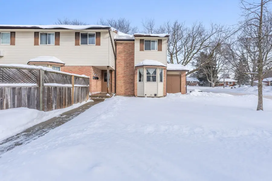 40 Silvercreek Pkwy #1, Guelph, ON N1H 7X5