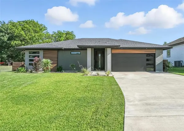 330 W Morris Street,  Rhome,  TX 76078