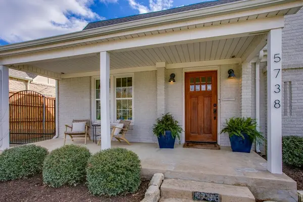 Dallas, TX 75206,5738 Vanderbilt Avenue