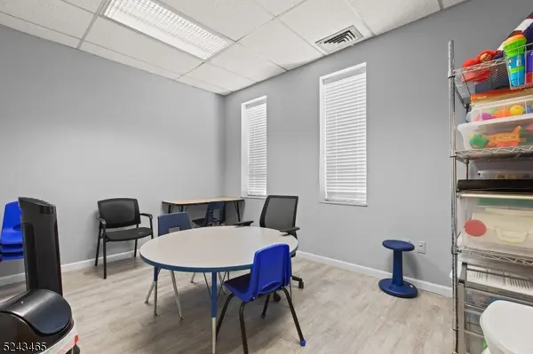 111 Galway Pl, Teaneck Twp., NJ 07666