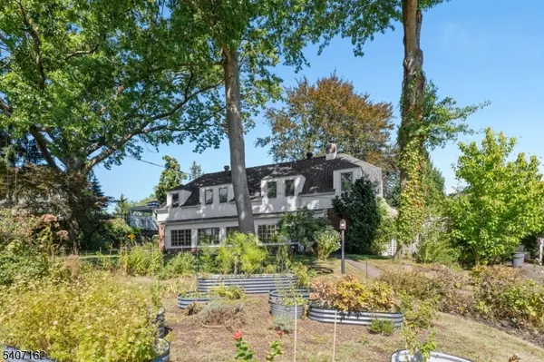 16 Lynn Dr, Clifton City, NJ 07013