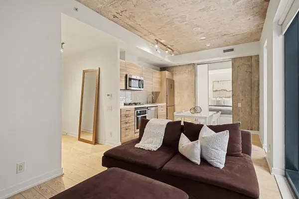 Toronto C01, ON M5V 0M6,11 Charlotte ST #301