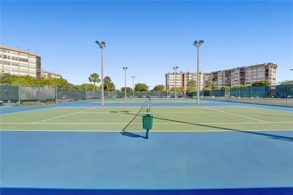 Pembroke Pines, FL 33026,1000 Saint Charles Pl #220