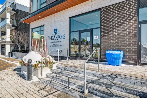 Aurora, ON L4G 7C4,555 William Graham DR #115