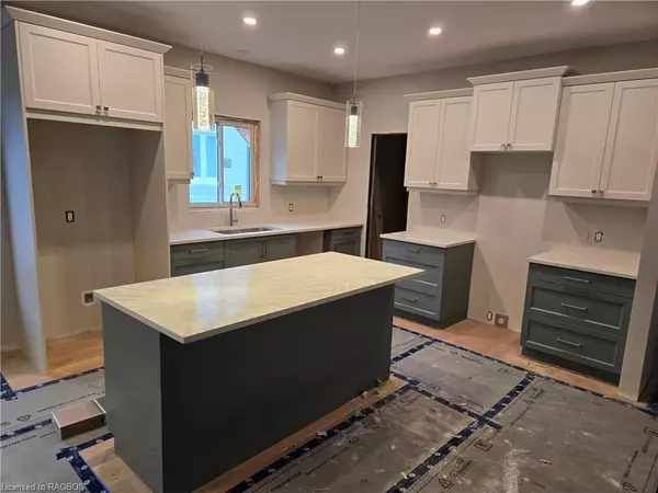 Kincardine, ON N2Z 1W1,784 CAMPBELL AVE