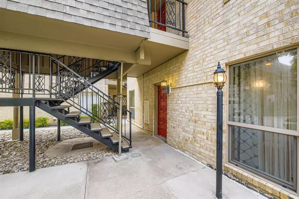 Fort Worth, TX 76109,4320 Bellaire Drive S #125W