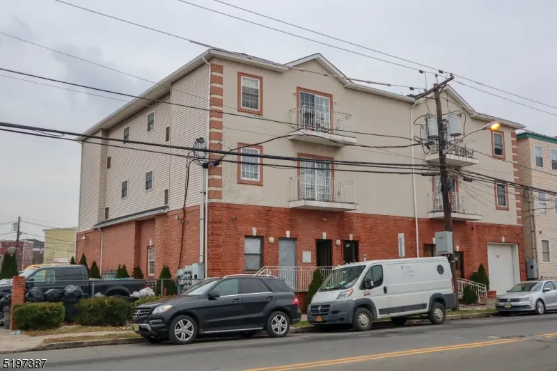 210 Trumbull St, Elizabeth City, NJ 07206