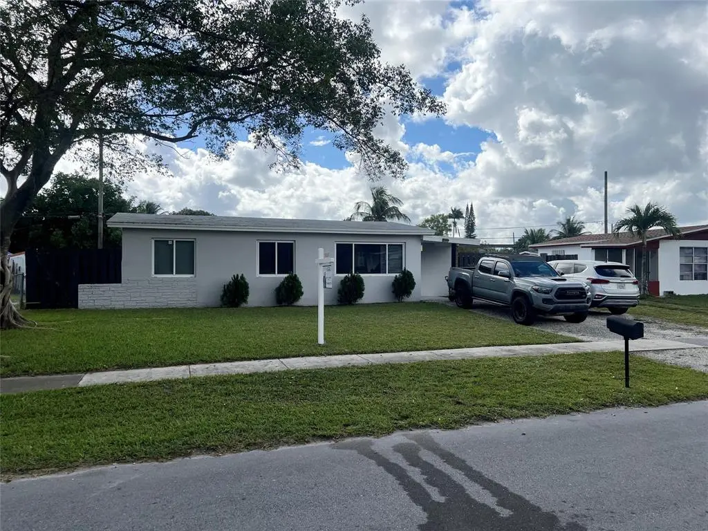 Davie, FL 33314,5720 SW 37th Ct