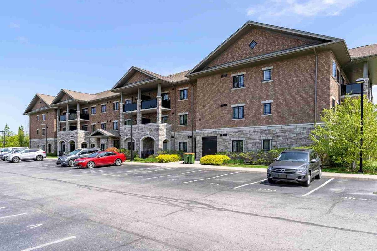 1 Chamberlain CRES #304, Collingwood, ON L9Y 0X7