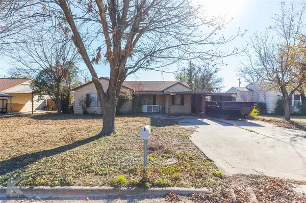 1306 Landon Street, Stamford, TX 79553