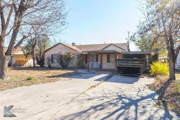 1306 Landon Street, Stamford, TX 79553