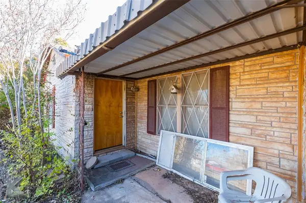 1306 Landon Street, Stamford, TX 79553