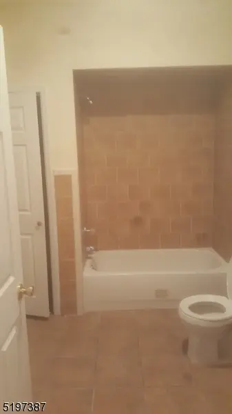 210 Trumbull St, Elizabeth City, NJ 07206