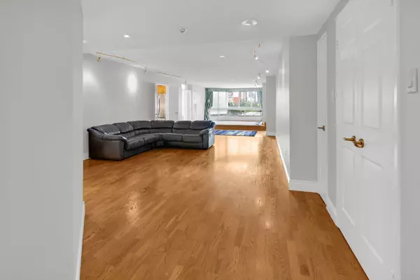 Toronto C08, ON M5A 4K3,130 Carlton ST #609