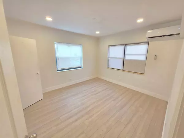 Fort Lauderdale, FL 33301,560 NE 15th Ave