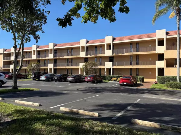 Margate, FL 33063,5926 Coral Lake Dr #302