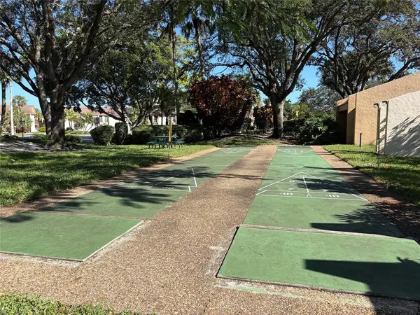 Margate, FL 33063,5926 Coral Lake Dr #302