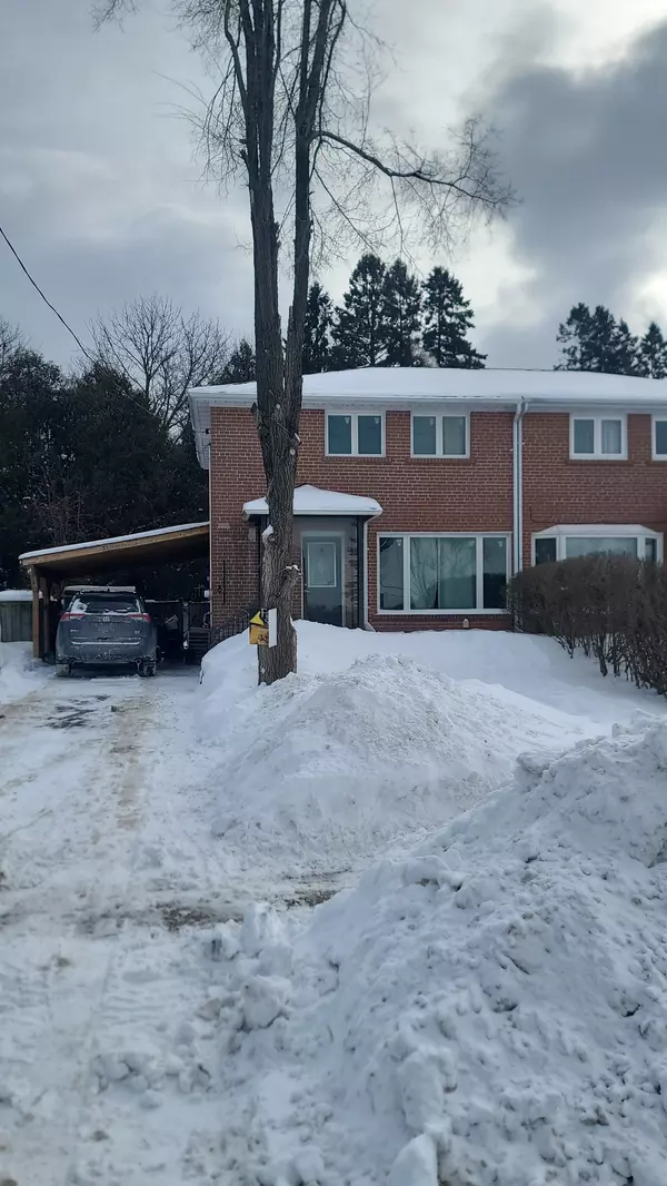 23 Glass DR, Aurora, ON L4G 2E5