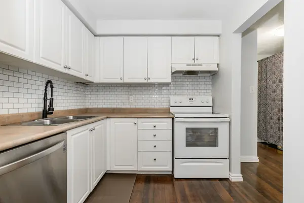 49 Burns CIR, Barrie, ON L4N 5J8